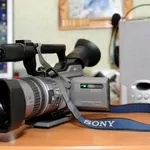 Продам цифровую видеокамеру Sony VX2100E