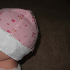 Летняя шапочка для девочки на 6-9 месяцев