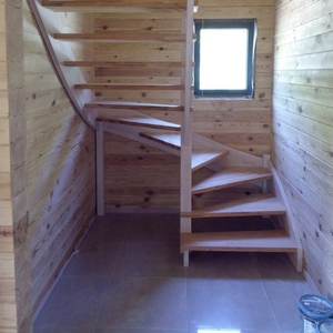 Лестница из массива дерева от 1540 руб в дом (на дачу). Гарантия качества. Звоните