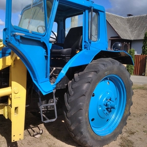 Продается трактор МТЗ-82,  с документами и фронтальным погрузчиком 