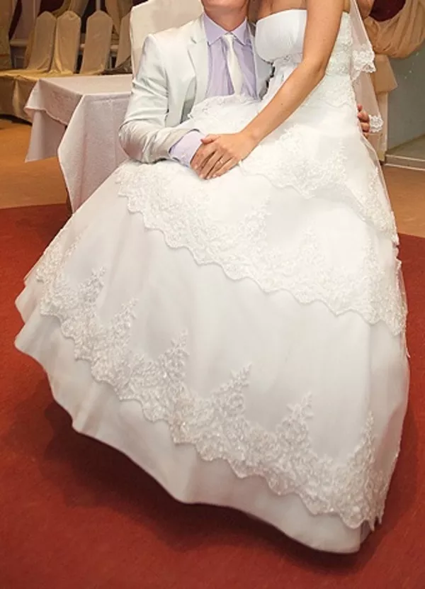 Продам Великолепное свадебное платье с шитьем! 200$ 7