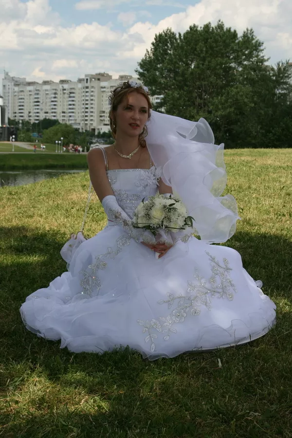 Продам недорого красивое свадебное платье 2