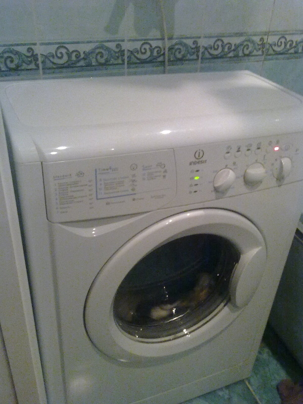 Продам стиральную машину Indesit WIUN 103