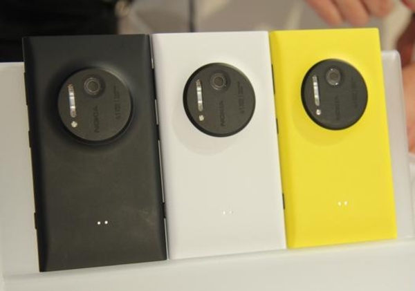 Nokia Lumia 1020 2 SIM Новинка 2013г (аналог нокиа lumia 925,  920,  820