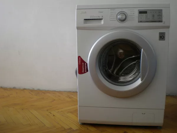  продаётся стиральная машина LG FHOH3NDS1