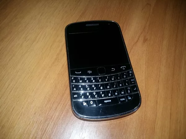 Смартфон BlackBerry Bold 9900 черный