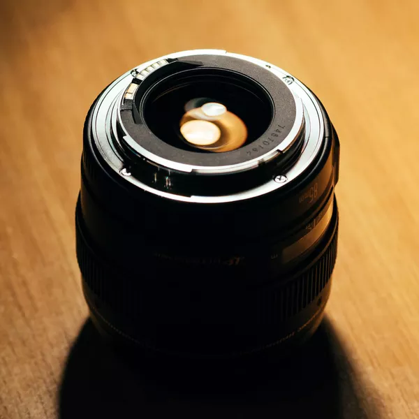 Canon EF 85mm f/1.8 USM 2