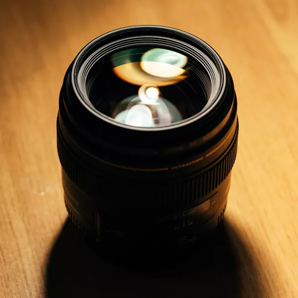 Canon EF 85mm f/1.8 USM 3
