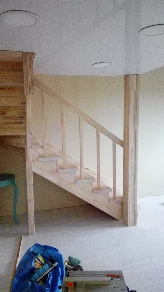 Лестница в дом любых видов из массива древесины. Изготовление и монтаж 5