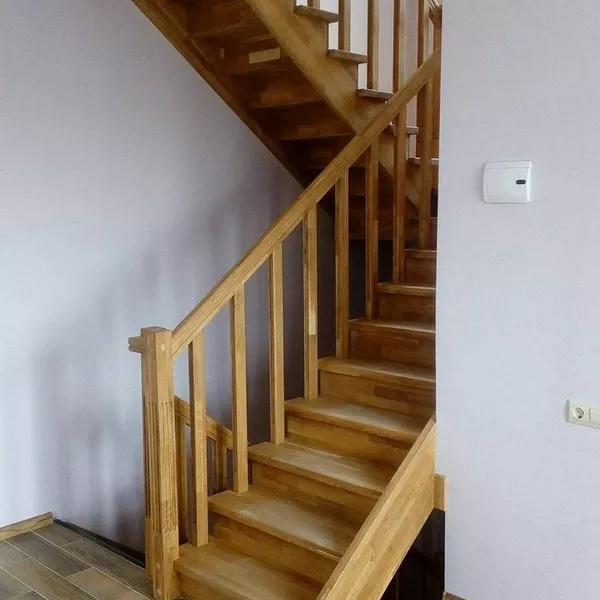 Деревянная лестница в дом. Цена Вас приятно удивит.Звоните 5