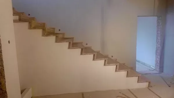 Облицовка лестниц из бетона массивом дуба.Гарантия качества. 3