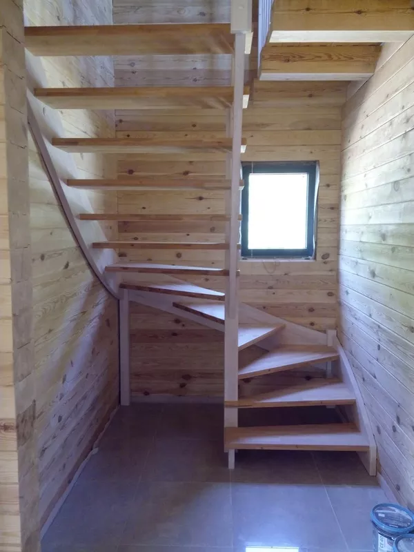 Лестница в дом любых видов из массива древесины. Изготовление и монтаж 7
