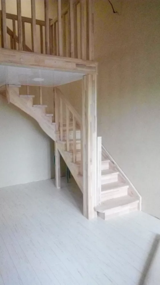 Лестница в дом любых видов из массива древесины. Изготовление и монтаж 8