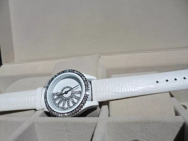 Наручные часы: Dior Women White 5