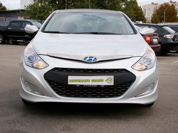 Максимально укомплектованная Hyundai Sonata Hybrid 8