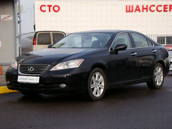 Ухоженный Lexus ES 350 салон с белой кожей 6