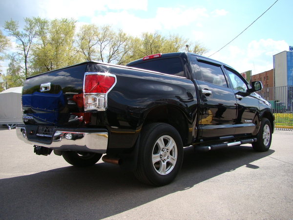 Toyota Tundra Double Cab 4WD 8