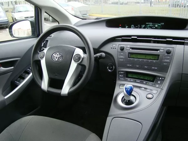 Идеальный суперсовременный Toyota Prius Hybrid 10