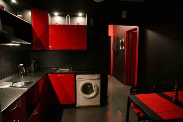 Кухня угловая красное с черным 2