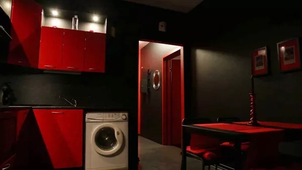Кухня угловая красное с черным 3