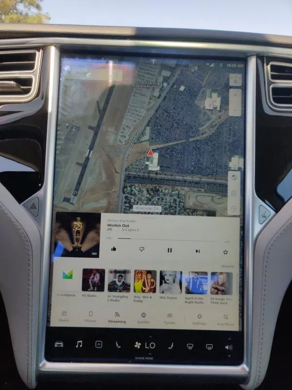 Tesla,  S 60,  2014,  белый. Запас хода от 350 км 3