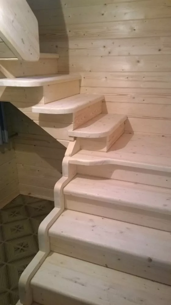 Изготовленные лестниц по индивидуальному заказу 4