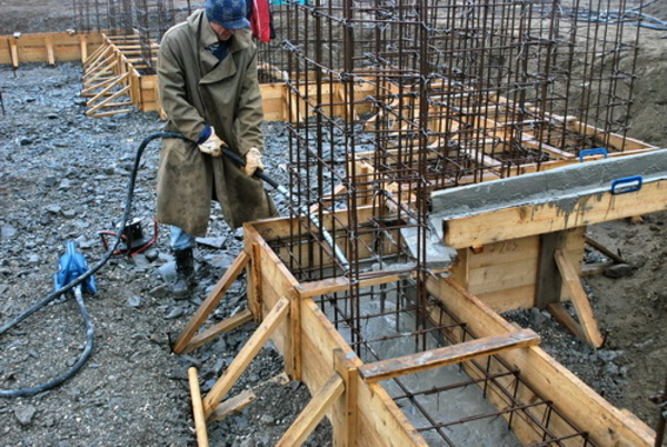 Организация срочно ищет плотника-бетонщика