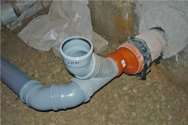 Замена и монтаж канализационных труб. 2