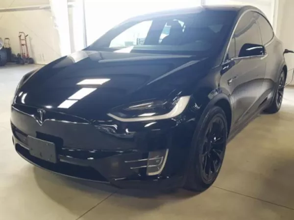 Tesla,  X 75D,  2015. Запас хода от 400 км. 4