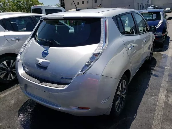 Nissan Leaf SV,  2017,  серый