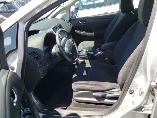 Nissan Leaf SV,  2017,  серый 2