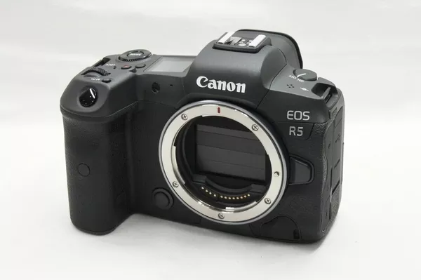 Canon EOS 5D Mark IV,  Canon EOS R5 Mirrorless Camera,  Nikon D850 2