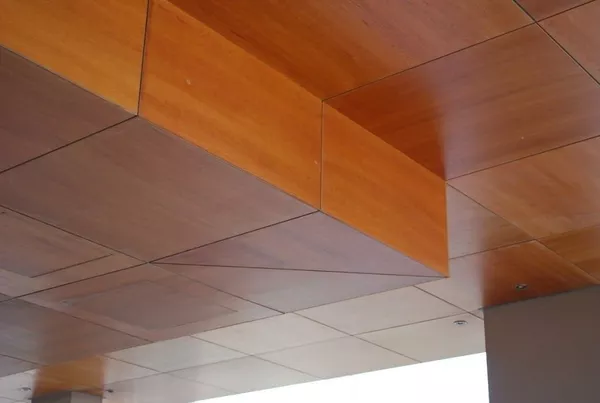 Монтаж панелей из дерева и ПВХ на стены и потолок 2