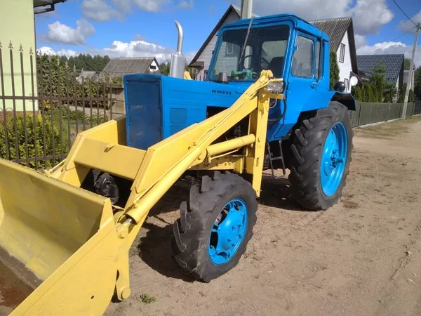 Продается трактор МТЗ-82,  с документами и фронтальным погрузчиком  2