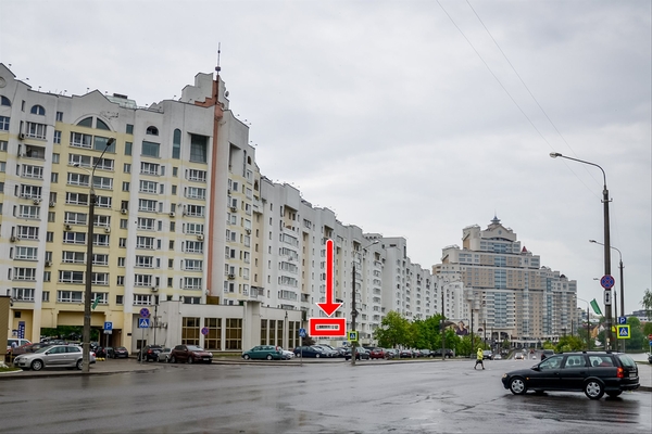 Продается 3-комнатная квартира в центре Минска,  ул. Сторожовская,  8  7