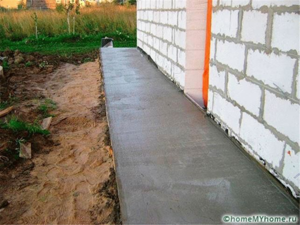 Устройство бетонной отмостки вокруг дома 7