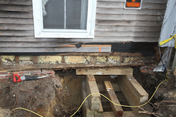 Замена фундамента под деревянные и каркасные дома,  ремонт старых домов 3