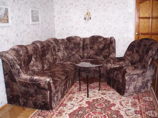 Продам угловой диван и кресло