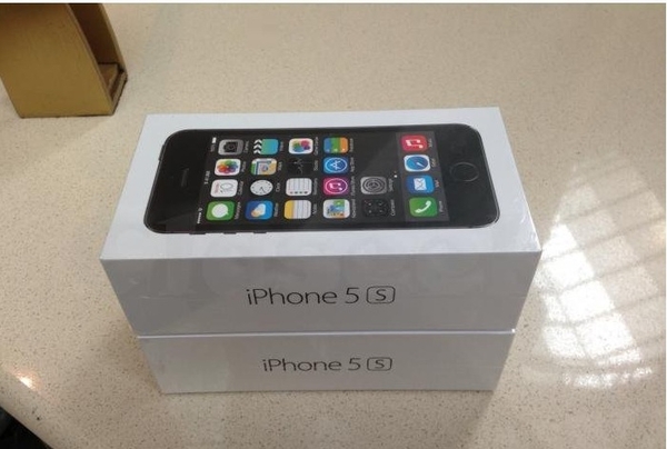 3 штуки Iphones 5s - 759 фунтов, 3x Iphones 5c- £720(GBP)