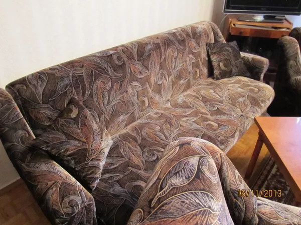 Продам мебель в комплекте: диван,  два кресла, столик и тумбочка под TV 2
