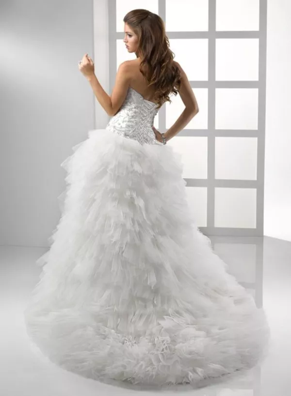 изысканное свадебное платье (белоснежное),  размер - 38-44