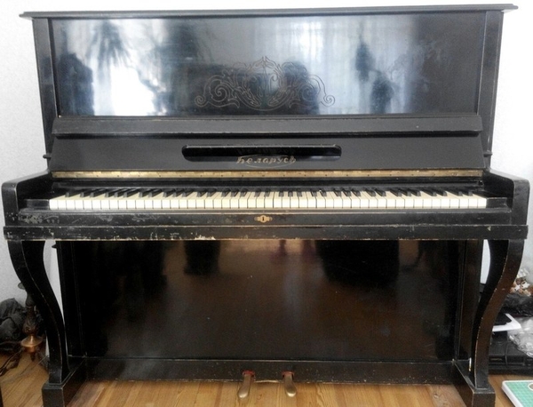 Пианино Беларусь  чёрное 4