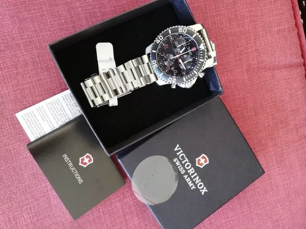 Продам швейцарские часы VICTORINOX SWISS ARMI. Оригинал. Новые (коробка,  документы) 2